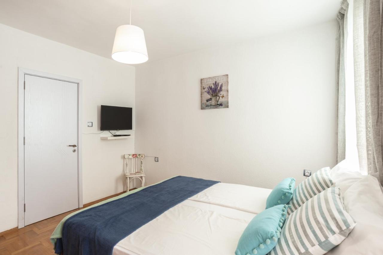 Sea Apartment Colours Burgas City Exterior foto